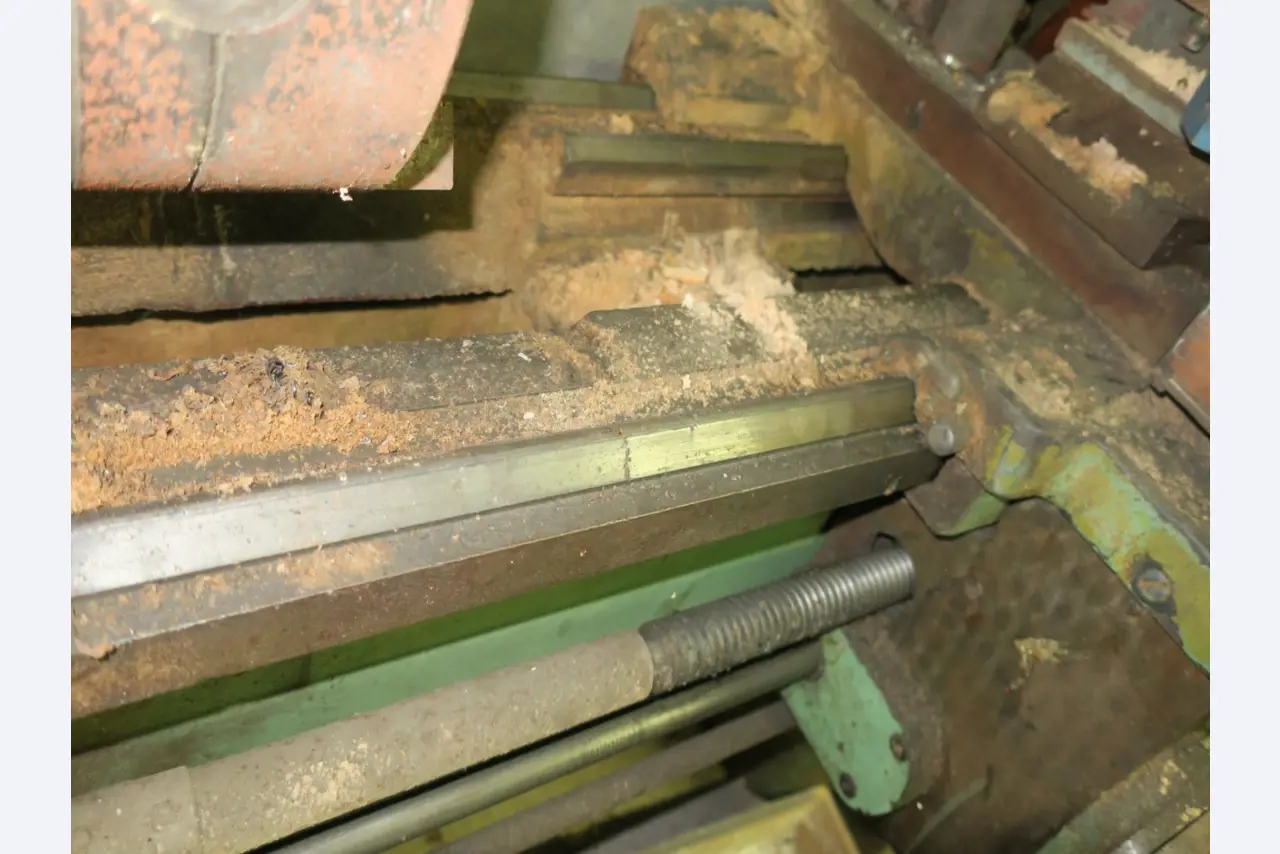 dobro vzdrževani stroji za obdelavo lesa.-6