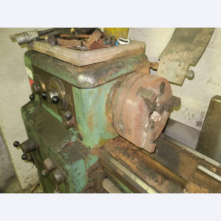 dobro vzdrževani stroji za obdelavo lesa.-7