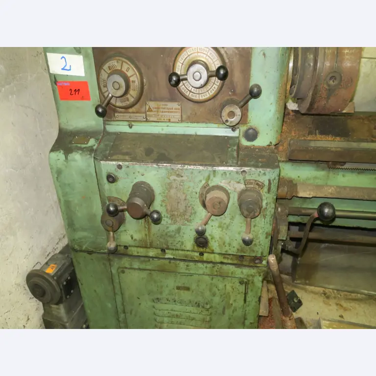 dobro vzdrževani stroji za obdelavo lesa.-8