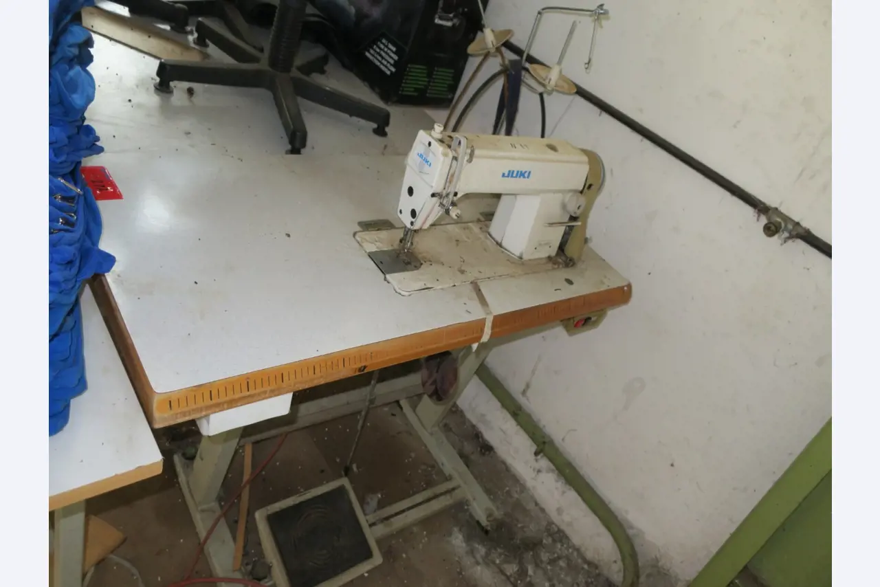 dobro vzdrževani stroji za obdelavo lesa.-1