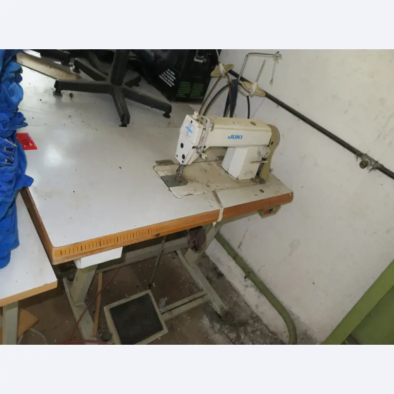 dobro vzdrževani stroji za obdelavo lesa.-1