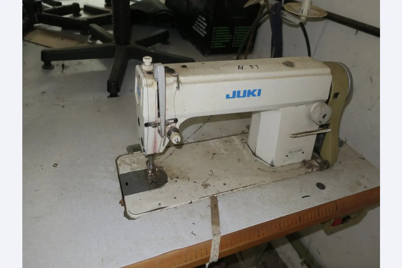 dobro vzdrževani stroji za obdelavo lesa.-2