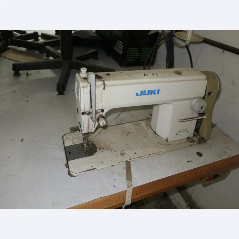 dobro vzdrževani stroji za obdelavo lesa.-2