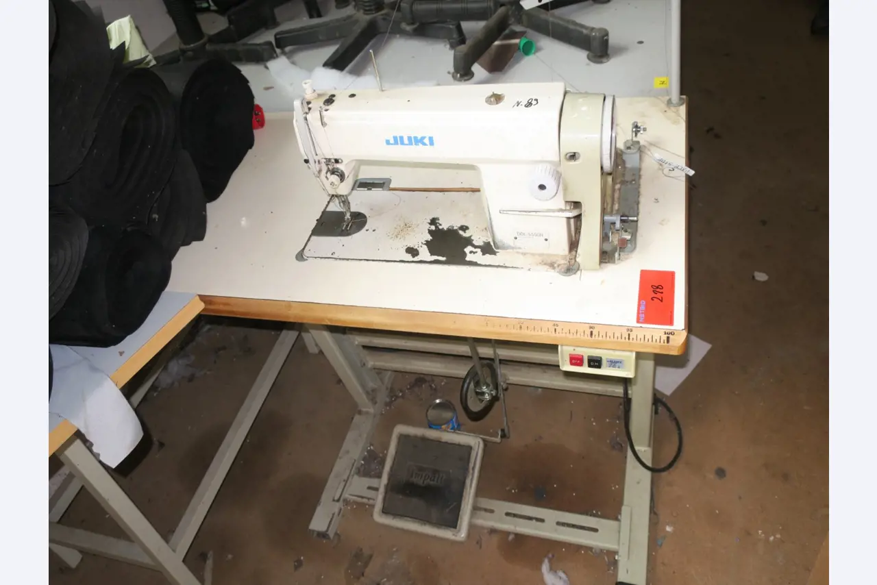 dobro vzdrževani stroji za obdelavo lesa.-1