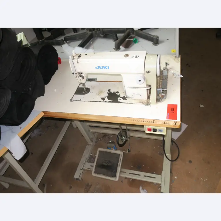 dobro vzdrževani stroji za obdelavo lesa.-1