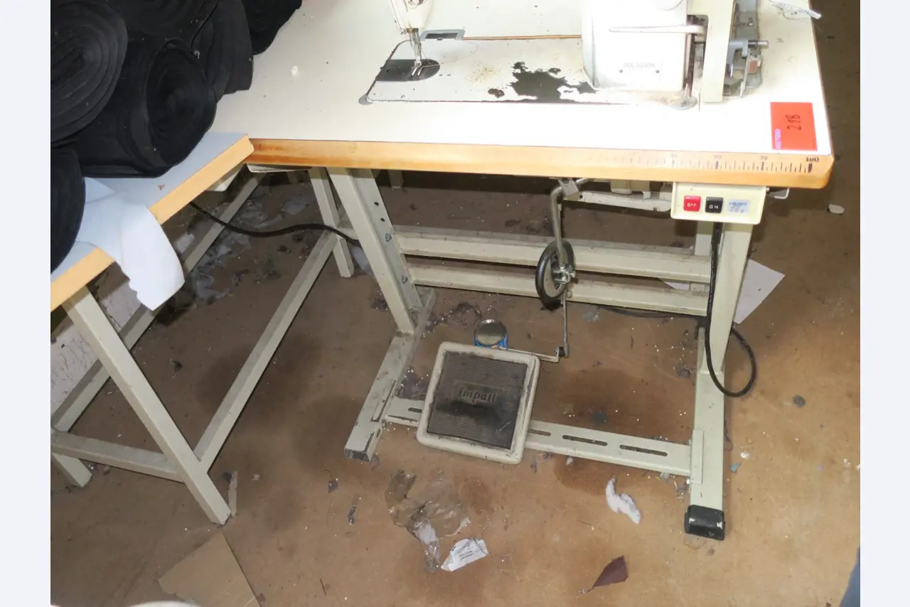 dobro vzdrževani stroji za obdelavo lesa.-6