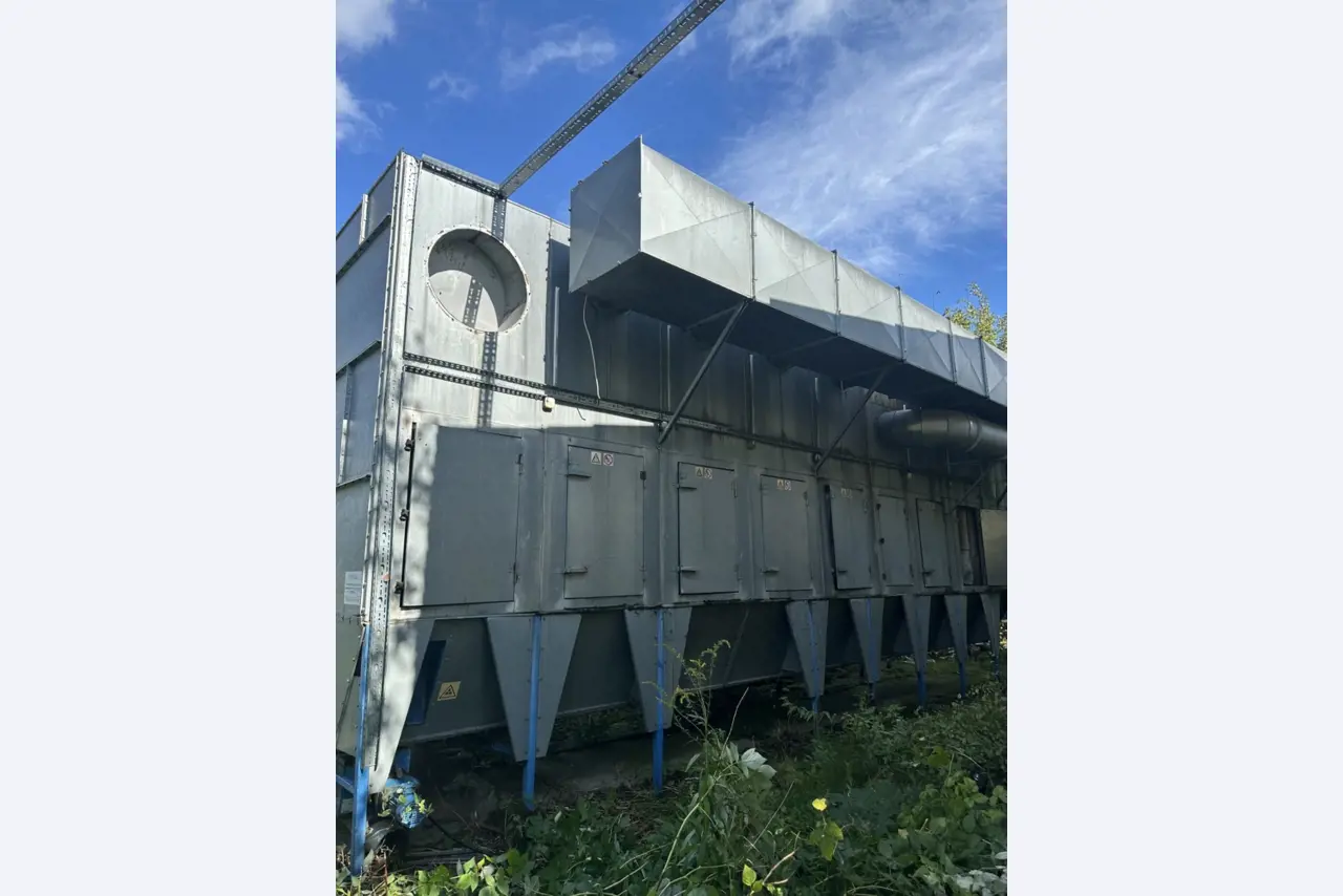 well maintained machines for wood processing-1