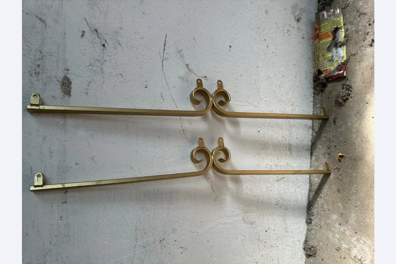 dobro vzdrževani stroji za obdelavo lesa.-1