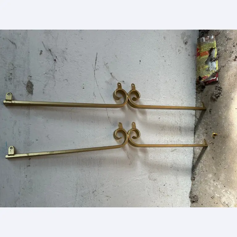 dobro vzdrževani stroji za obdelavo lesa.-1