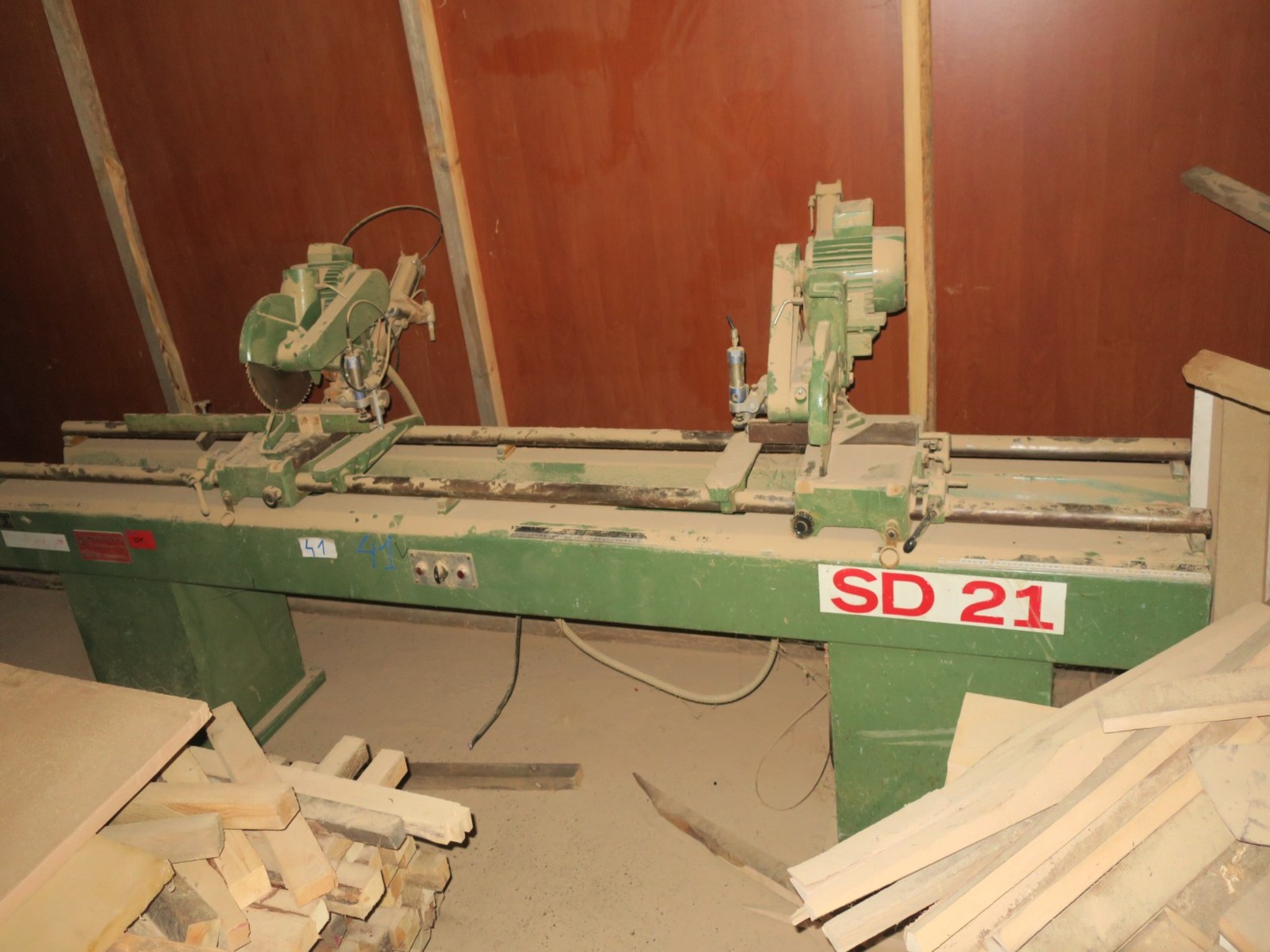 well maintained machines for wood processing-2