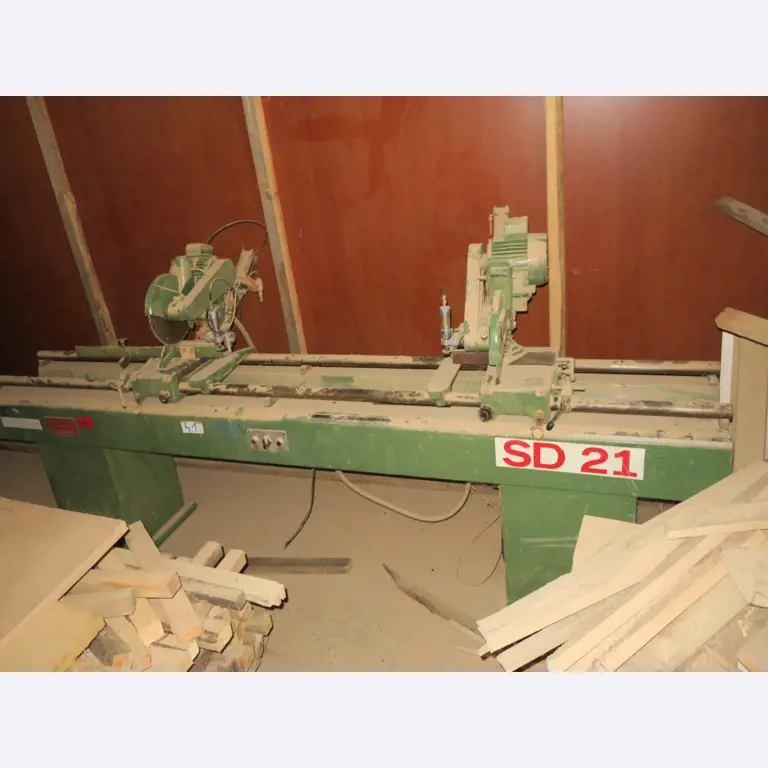 dobro vzdrževani stroji za obdelavo lesa.-2