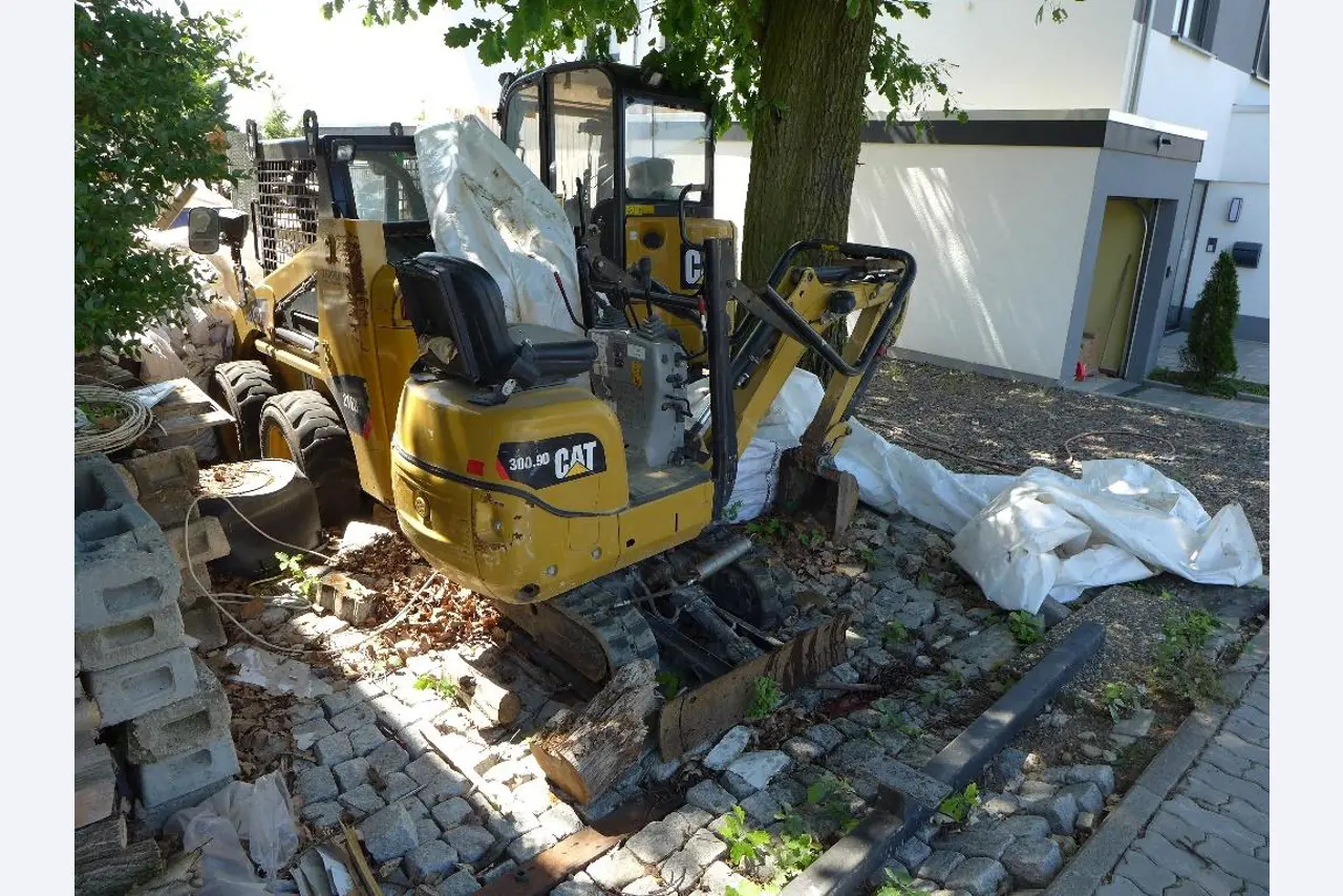 Maquinaria de construcción, herramientas de mano, coches, remolques y otros activos fijos <br-1