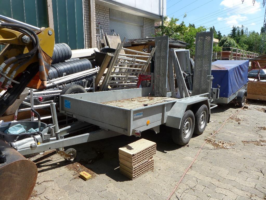 Maszyny budowlane, narzędzia ręczne, samochody, przyczepy i inne środki trwałe <br-4