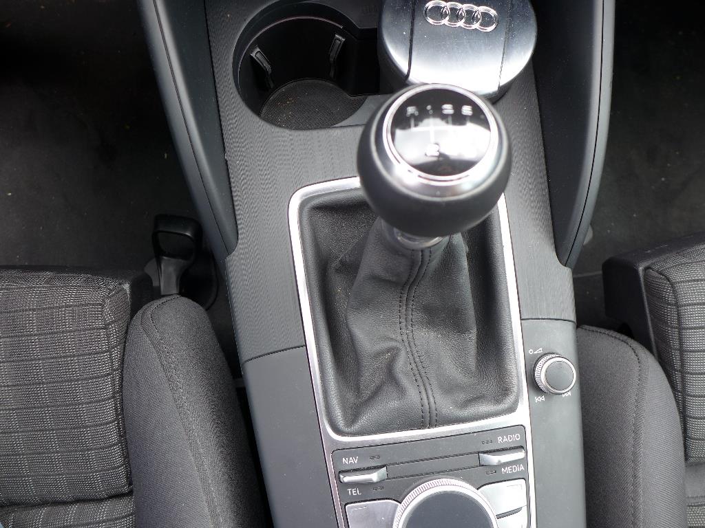 Maszyny budowlane, narzędzia ręczne, samochody, przyczepy i inne środki trwałe <br-8