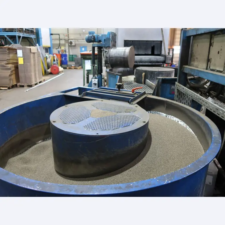 Máquinas para o processamento de chapas metálicas de espessura fina/média<br>(corte, perfuração, prensagem, dobragem)<br><font size="2">Em colaboração com a Hilco Industrial Acquisitions bv</font>-2