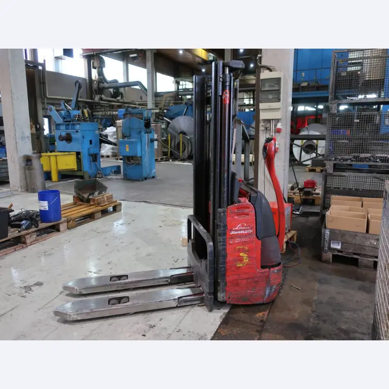 Máquinas para o processamento de chapas metálicas de espessura fina/média<br>(corte, perfuração, prensagem, dobragem)<br><font size="2">Em colaboração com a Hilco Industrial Acquisitions bv</font>-1