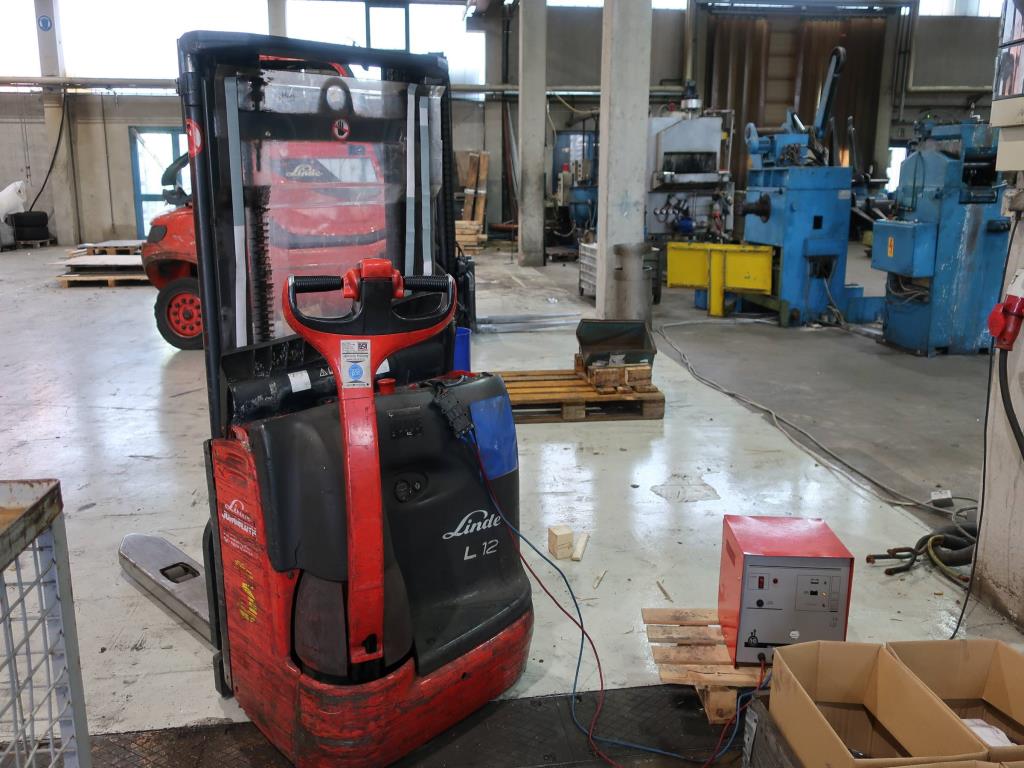 Maschinen zur Bearbeitung von dünnen/mittelstarken Blechen<br>(Schneiden, Stanzen, Pressen, Biegen)<br><font size="2">In Zusammenarbeit m. Hilco Industrial Acquisitions bv</font>-2