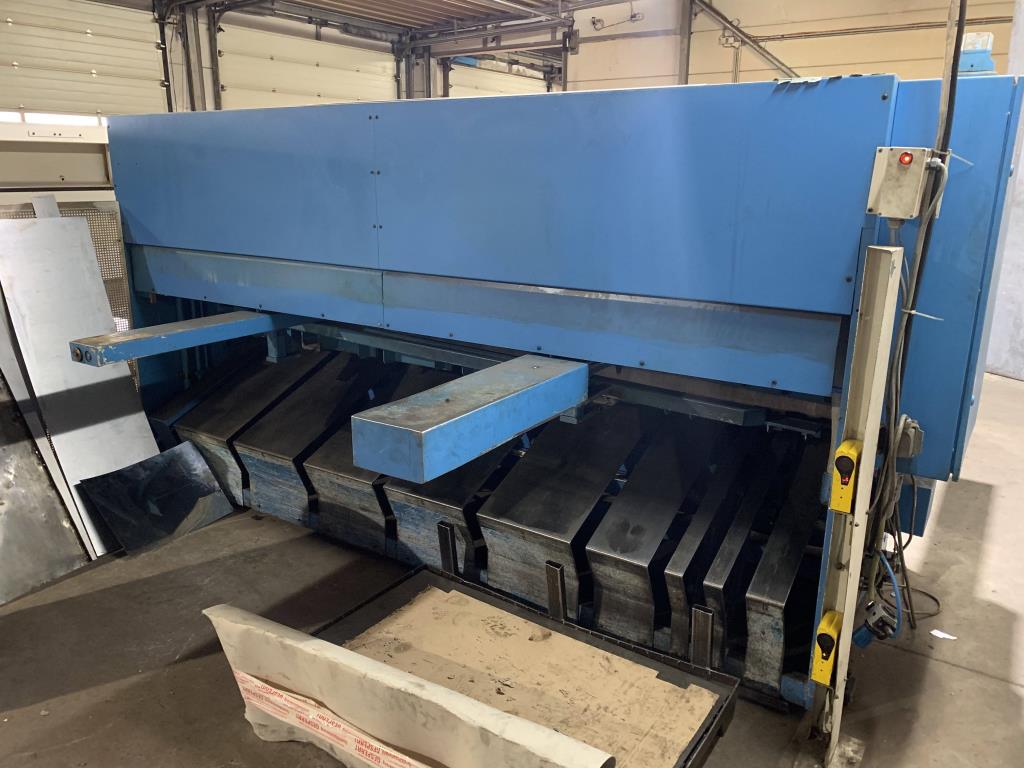 Maschinen zur Bearbeitung von dünnen/mittelstarken Blechen<br>(Schneiden, Stanzen, Pressen, Biegen)<br><font size="2">In Zusammenarbeit m. Hilco Industrial Acquisitions bv</font>-3