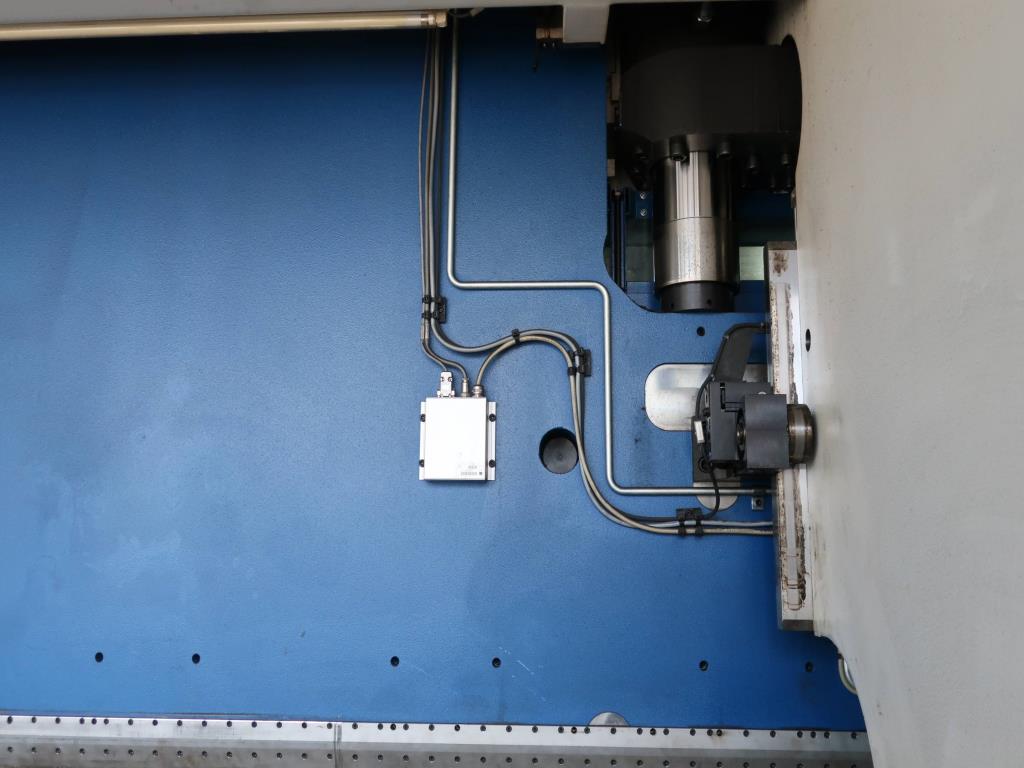 Machines for processing thin/medium thick sheet metal<br> (cutting, punching, pressing, bending)<br><font size="2">In collaboration with Hilco Industrial Acquisitions bv<br></font>-4