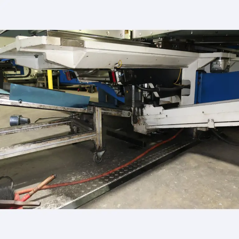 Máquinas para o processamento de chapas metálicas de espessura fina/média<br>(corte, perfuração, prensagem, dobragem)<br><font size="2">Em colaboração com a Hilco Industrial Acquisitions bv</font>-8