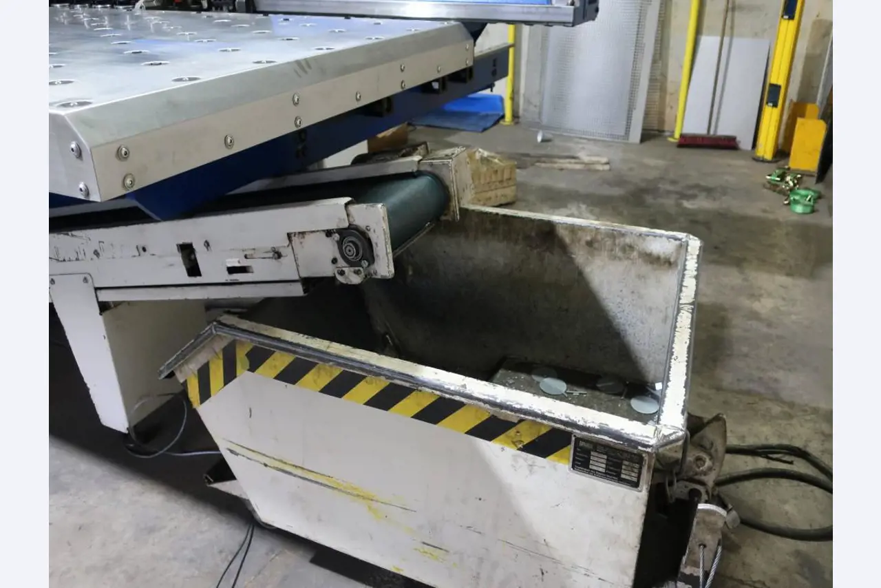 Máquinas para o processamento de chapas metálicas de espessura fina/média<br>(corte, perfuração, prensagem, dobragem)<br><font size="2">Em colaboração com a Hilco Industrial Acquisitions bv</font>-9