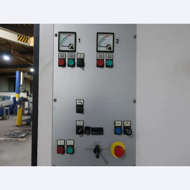 Máquinas para o processamento de chapas metálicas de espessura fina/média<br>(corte, perfuração, prensagem, dobragem)<br><font size="2">Em colaboração com a Hilco Industrial Acquisitions bv</font>-6