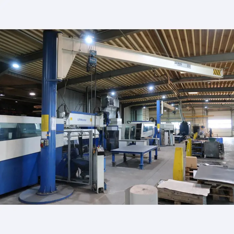 Máquinas para o processamento de chapas metálicas de espessura fina/média<br>(corte, perfuração, prensagem, dobragem)<br><font size="2">Em colaboração com a Hilco Industrial Acquisitions bv</font>-2