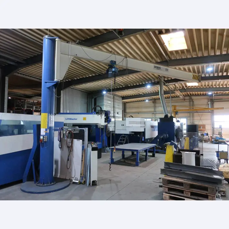 Máquinas para o processamento de chapas metálicas de espessura fina/média<br>(corte, perfuração, prensagem, dobragem)<br><font size="2">Em colaboração com a Hilco Industrial Acquisitions bv</font>-1