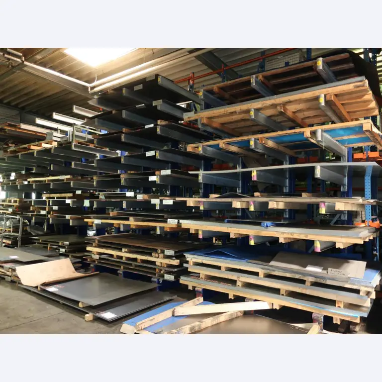 Máquinas para o processamento de chapas metálicas de espessura fina/média<br>(corte, perfuração, prensagem, dobragem)<br><font size="2">Em colaboração com a Hilco Industrial Acquisitions bv</font>-1