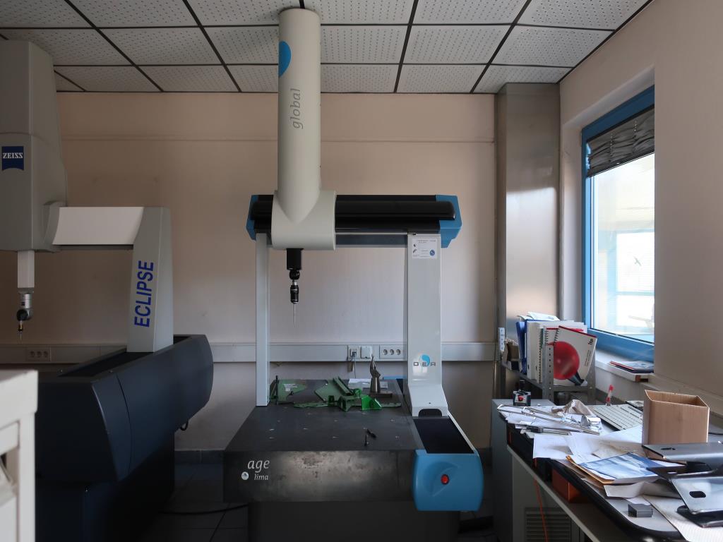 Maschinen zur Bearbeitung von dünnen/mittelstarken Blechen<br>(Schneiden, Stanzen, Pressen, Biegen)<br><font size="2">In Zusammenarbeit m. Hilco Industrial Acquisitions bv</font>-1