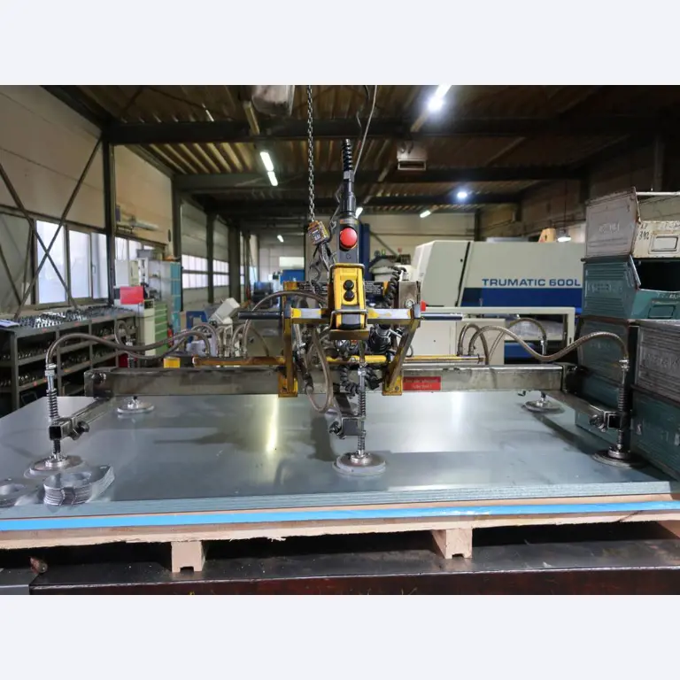 Máquinas para o processamento de chapas metálicas de espessura fina/média<br>(corte, perfuração, prensagem, dobragem)<br><font size="2">Em colaboração com a Hilco Industrial Acquisitions bv</font>-1