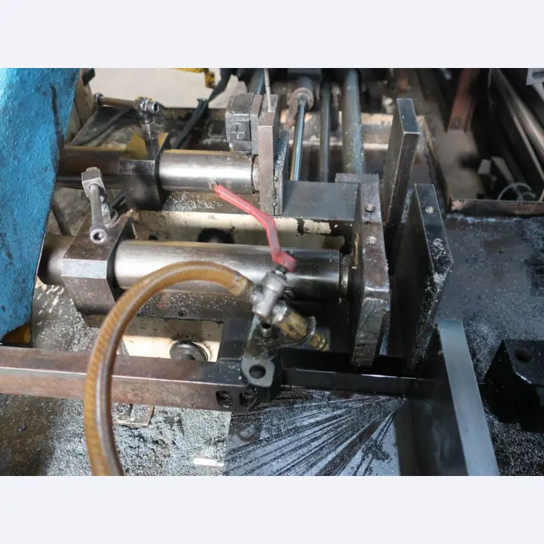 Máquinas para o processamento de chapas metálicas de espessura fina/média<br>(corte, perfuração, prensagem, dobragem)<br><font size="2">Em colaboração com a Hilco Industrial Acquisitions bv</font>-4
