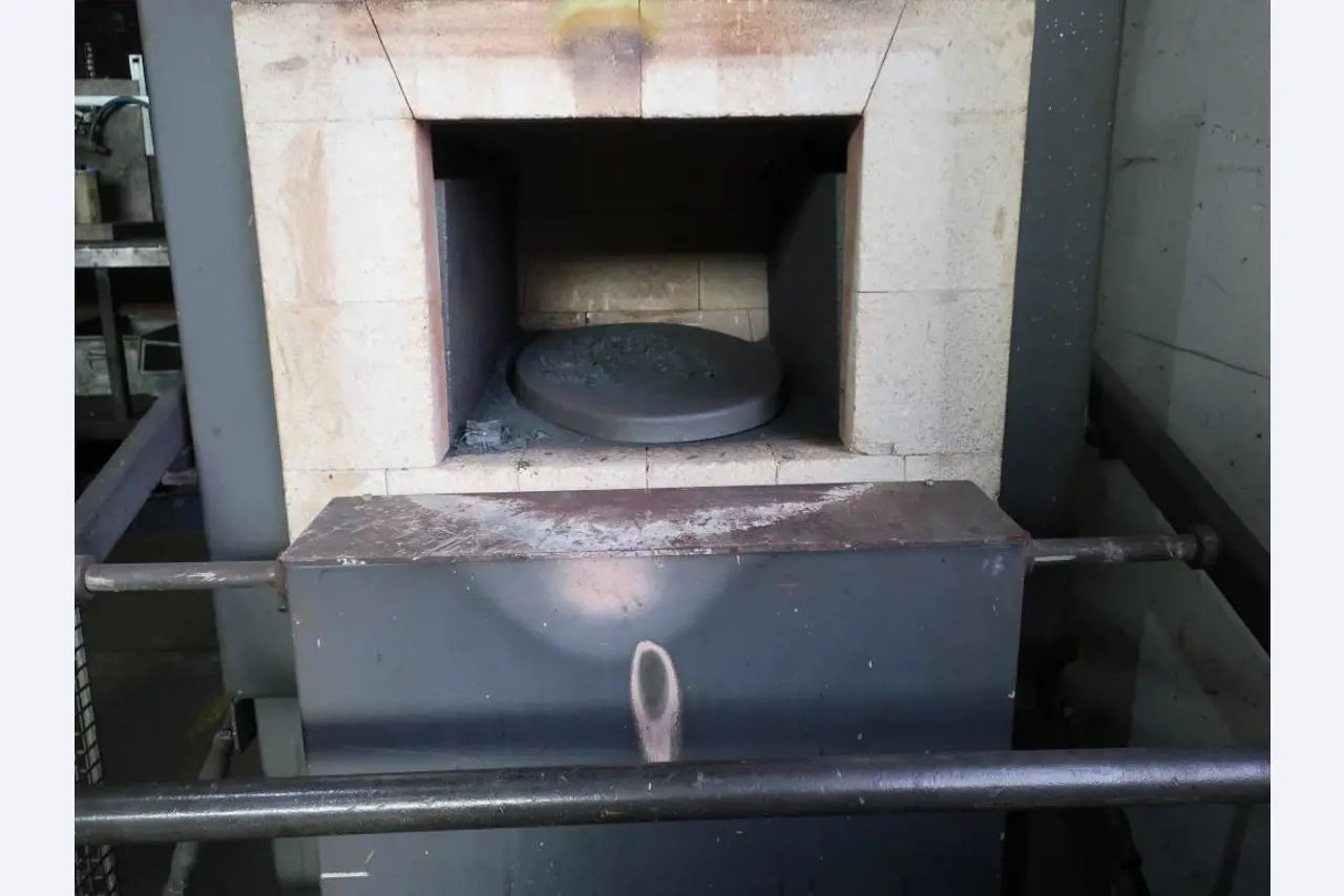 Máquinas para o processamento de chapas metálicas de espessura fina/média<br>(corte, perfuração, prensagem, dobragem)<br><font size="2">Em colaboração com a Hilco Industrial Acquisitions bv</font>-3
