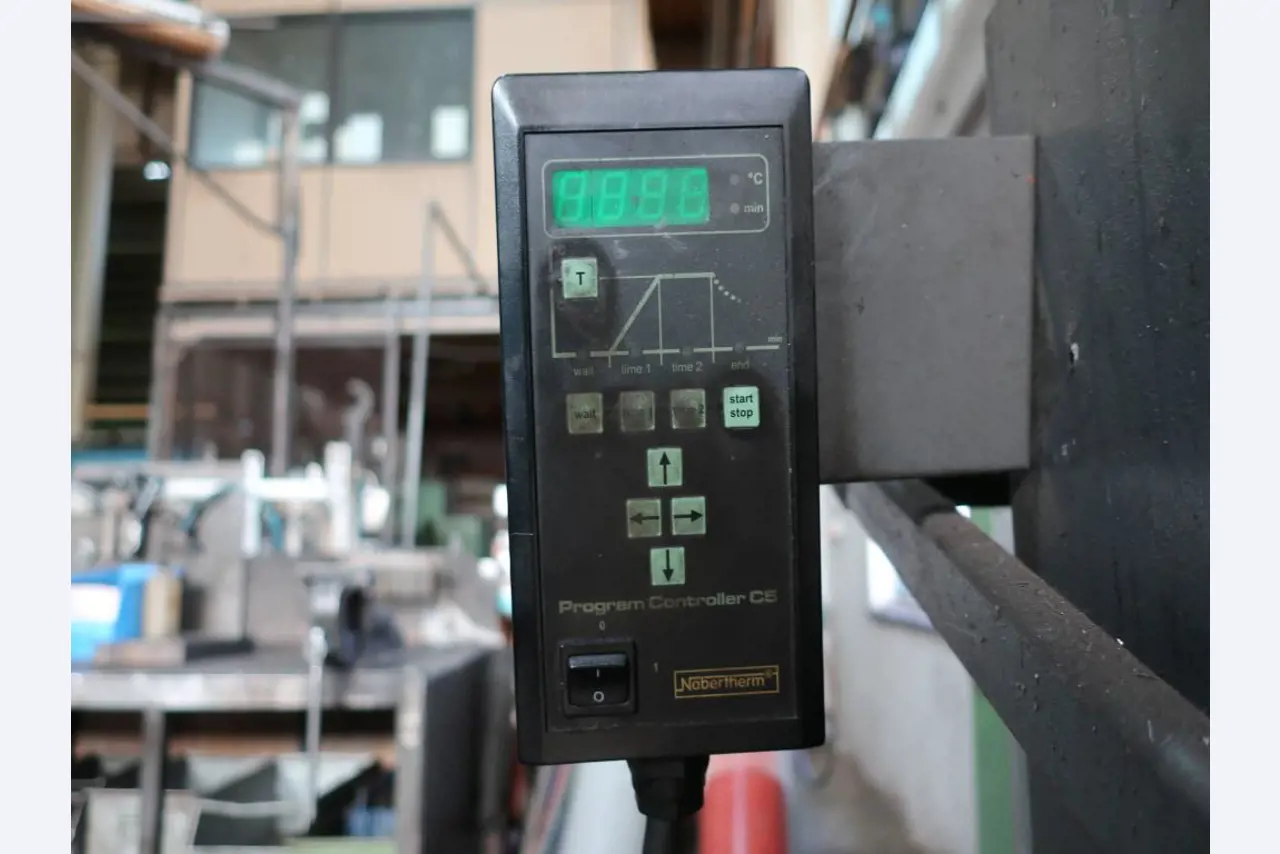 Máquinas para o processamento de chapas metálicas de espessura fina/média<br>(corte, perfuração, prensagem, dobragem)<br><font size="2">Em colaboração com a Hilco Industrial Acquisitions bv</font>-4