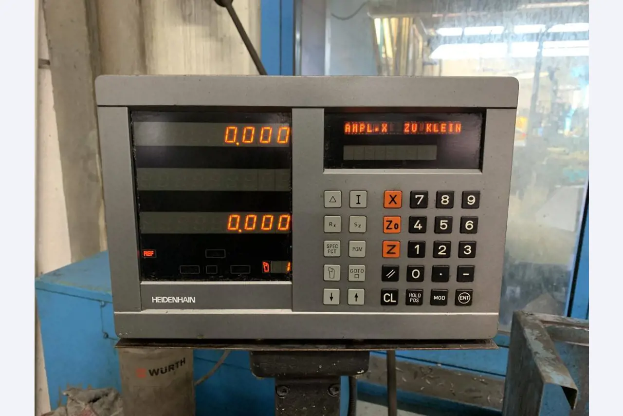 Máquinas para o processamento de chapas metálicas de espessura fina/média<br>(corte, perfuração, prensagem, dobragem)<br><font size="2">Em colaboração com a Hilco Industrial Acquisitions bv</font>-3
