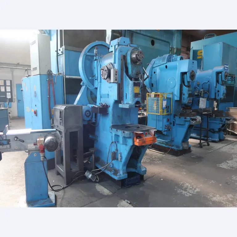 Máquinas para o processamento de chapas metálicas de espessura fina/média<br>(corte, perfuração, prensagem, dobragem)<br><font size="2">Em colaboração com a Hilco Industrial Acquisitions bv</font>-3