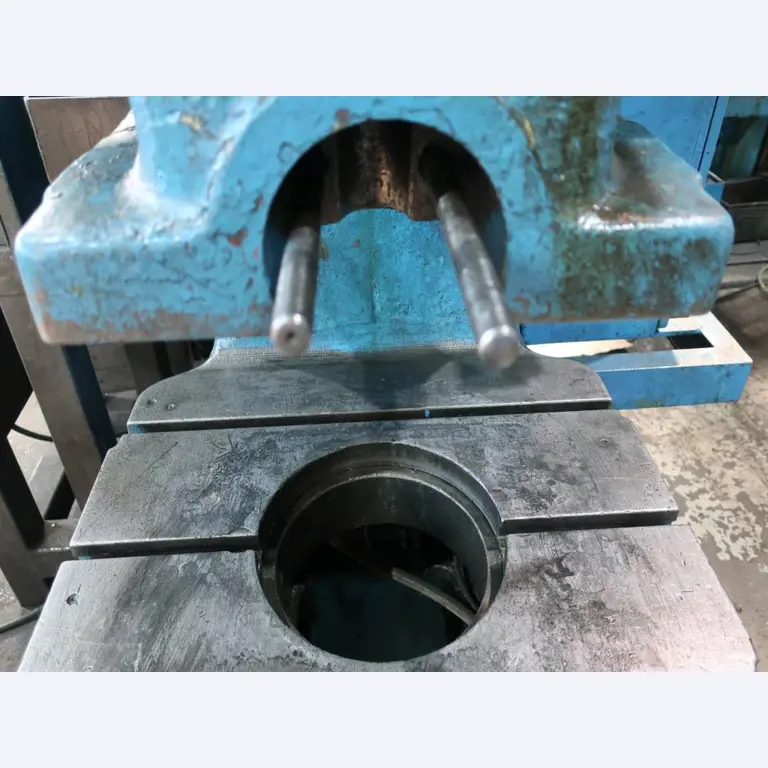 Máquinas para o processamento de chapas metálicas de espessura fina/média<br>(corte, perfuração, prensagem, dobragem)<br><font size="2">Em colaboração com a Hilco Industrial Acquisitions bv</font>-4