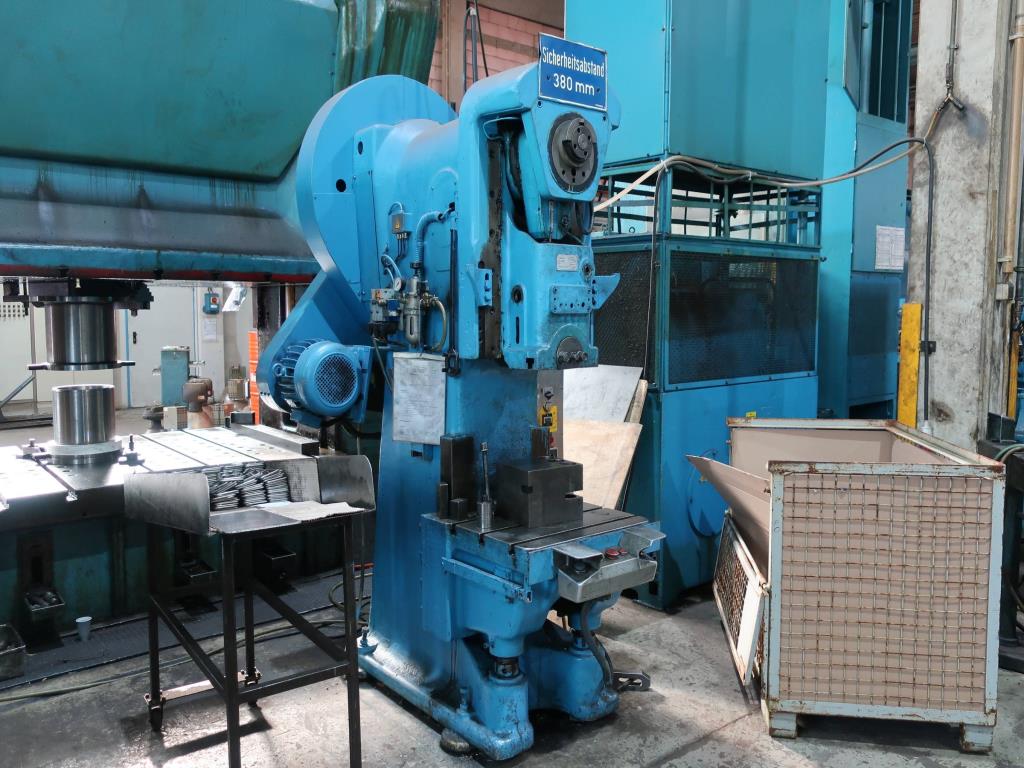 Machines for processing thin/medium thick sheet metal<br> (cutting, punching, pressing, bending)<br><font size="2">In collaboration with Hilco Industrial Acquisitions bv<br></font>-1