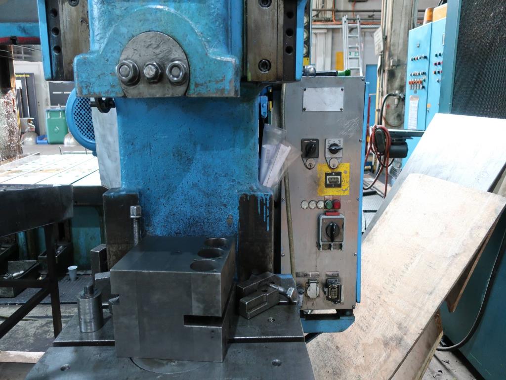 Machines for processing thin/medium thick sheet metal<br> (cutting, punching, pressing, bending)<br><font size="2">In collaboration with Hilco Industrial Acquisitions bv<br></font>-3