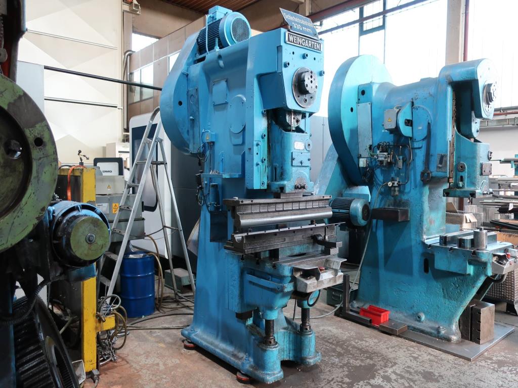 Machines for processing thin/medium thick sheet metal<br> (cutting, punching, pressing, bending)<br><font size="2">In collaboration with Hilco Industrial Acquisitions bv<br></font>-1