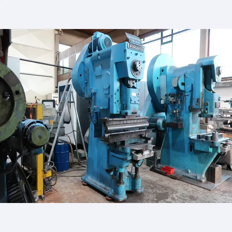 Machines for processing thin/medium thick sheet metal<br> (cutting, punching, pressing, bending)<br><font size="2">In collaboration with Hilco Industrial Acquisitions bv<br></font>-1