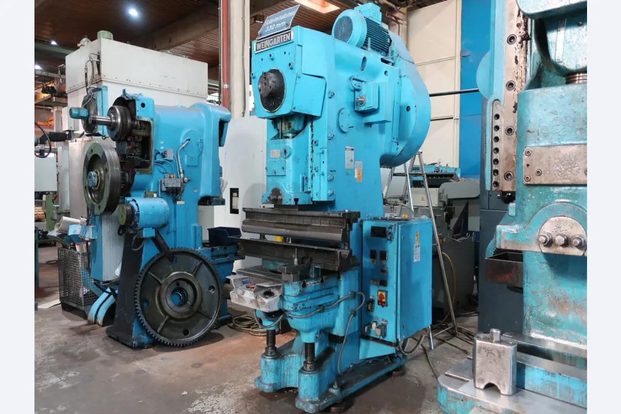 Machines for processing thin/medium thick sheet metal<br> (cutting, punching, pressing, bending)<br><font size="2">In collaboration with Hilco Industrial Acquisitions bv<br></font>-2