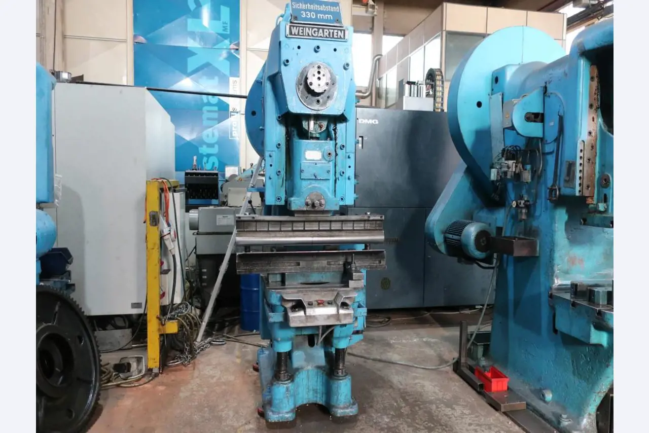 Machines for processing thin/medium thick sheet metal<br> (cutting, punching, pressing, bending)<br><font size="2">In collaboration with Hilco Industrial Acquisitions bv<br></font>-3