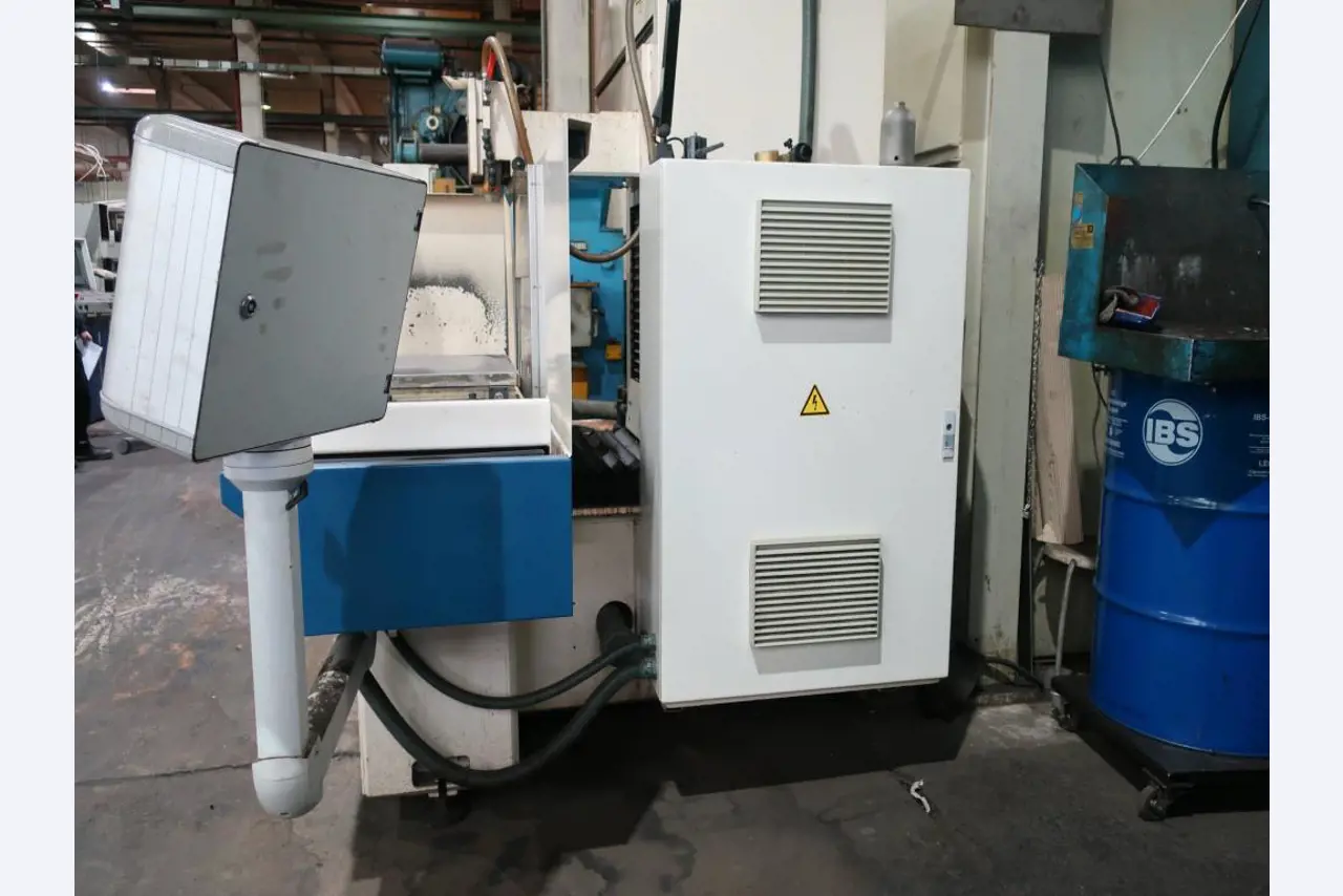 Machines pour l'usinage de tôles fines/moyennes<br>(découpe, poinçonnage, pressage, pliage)<br><font size="2">En collaboration avec Hilco Industrial Acquisitions bv</font>.-4