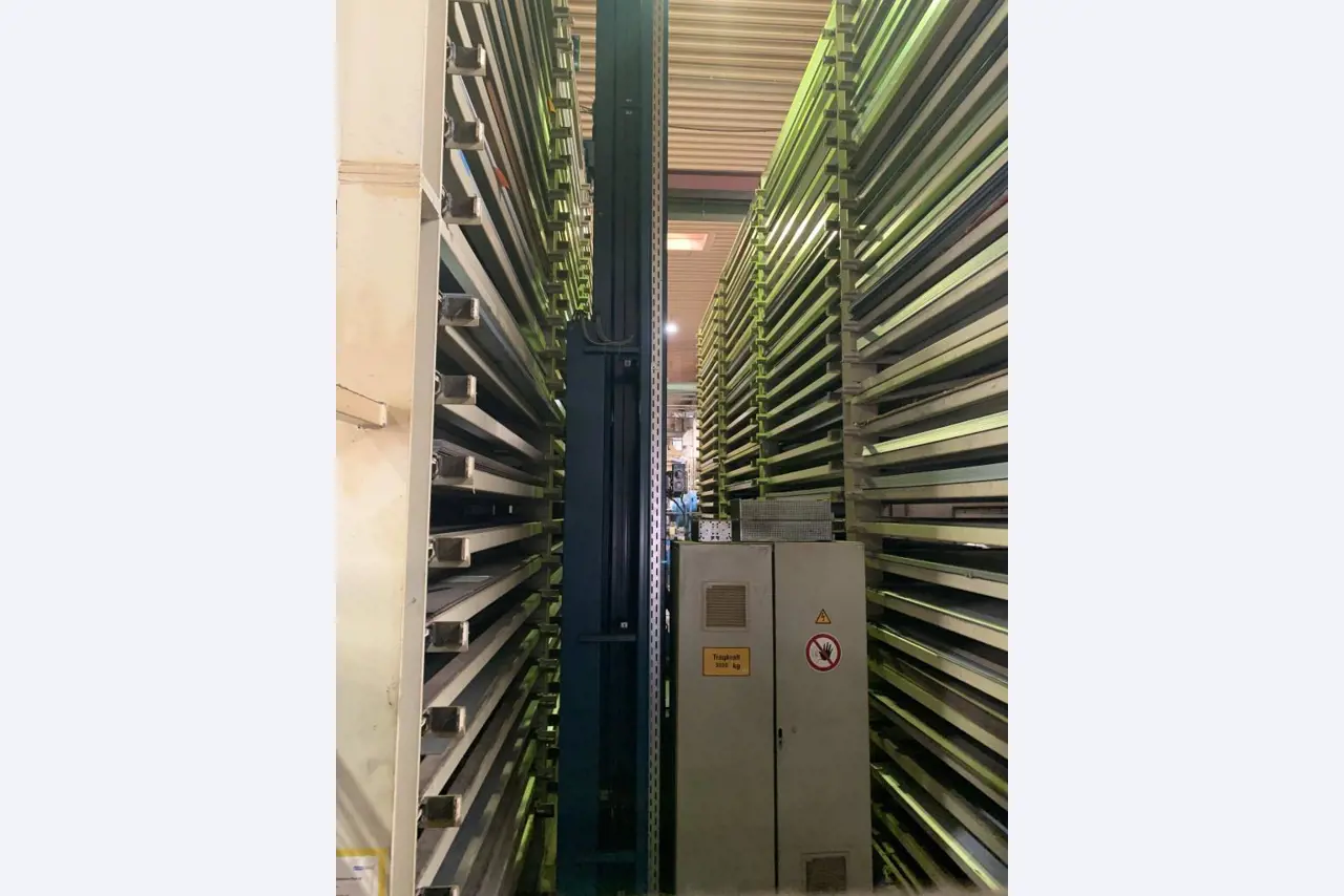 Máquinas para o processamento de chapas metálicas de espessura fina/média<br>(corte, perfuração, prensagem, dobragem)<br><font size="2">Em colaboração com a Hilco Industrial Acquisitions bv</font>-2