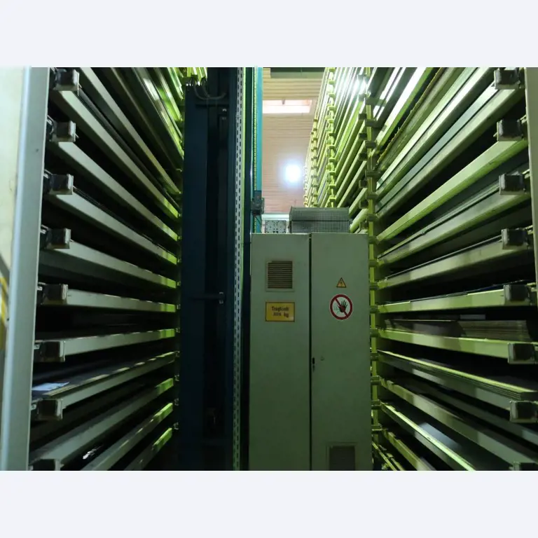 Máquinas para o processamento de chapas metálicas de espessura fina/média<br>(corte, perfuração, prensagem, dobragem)<br><font size="2">Em colaboração com a Hilco Industrial Acquisitions bv</font>-4