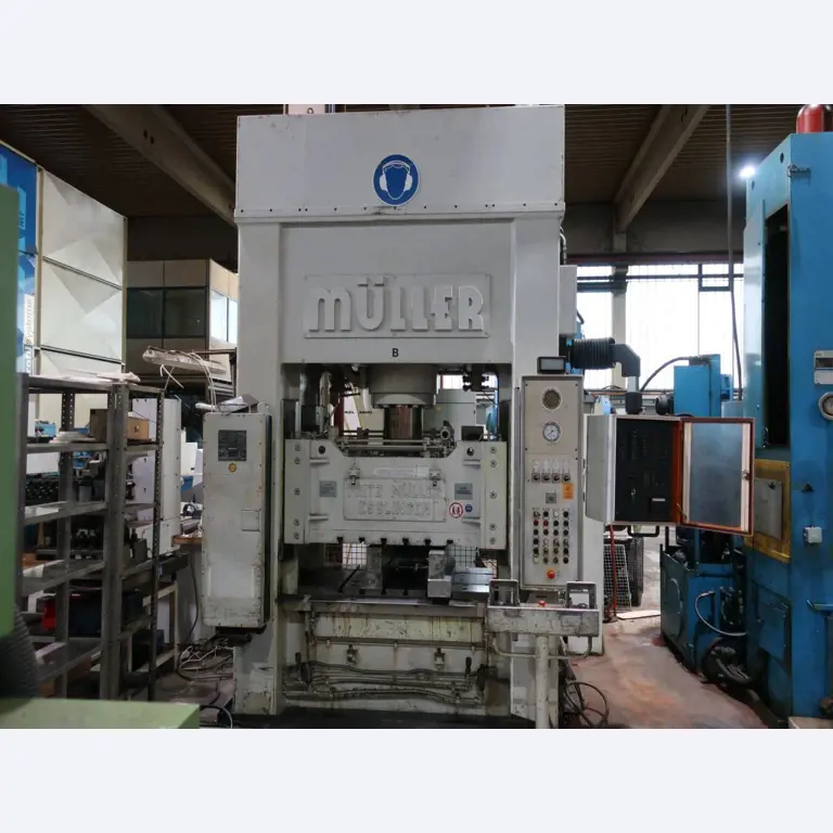 Máquinas para o processamento de chapas metálicas de espessura fina/média<br>(corte, perfuração, prensagem, dobragem)<br><font size="2">Em colaboração com a Hilco Industrial Acquisitions bv</font>-2