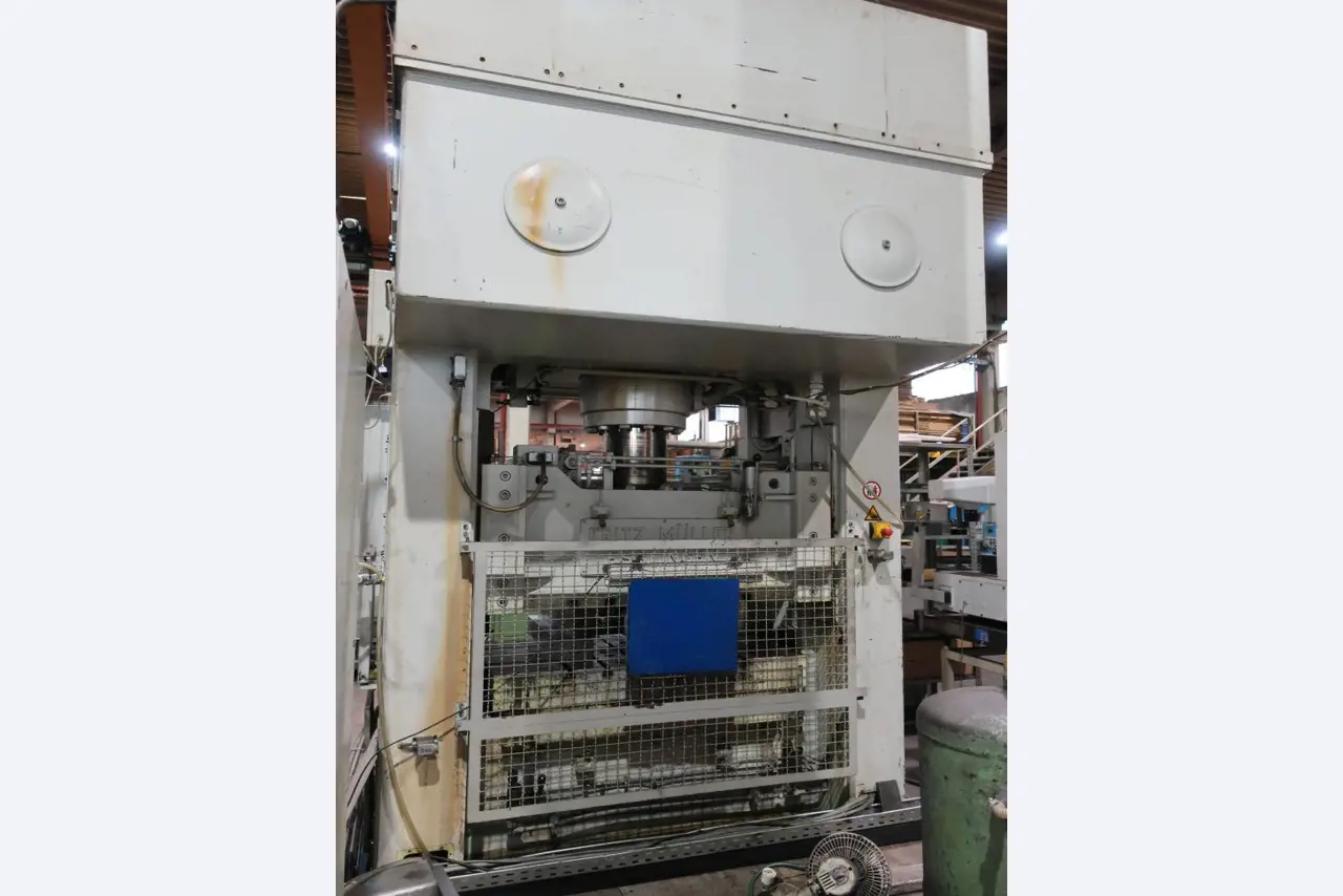 Máquinas para o processamento de chapas metálicas de espessura fina/média<br>(corte, perfuração, prensagem, dobragem)<br><font size="2">Em colaboração com a Hilco Industrial Acquisitions bv</font>-6