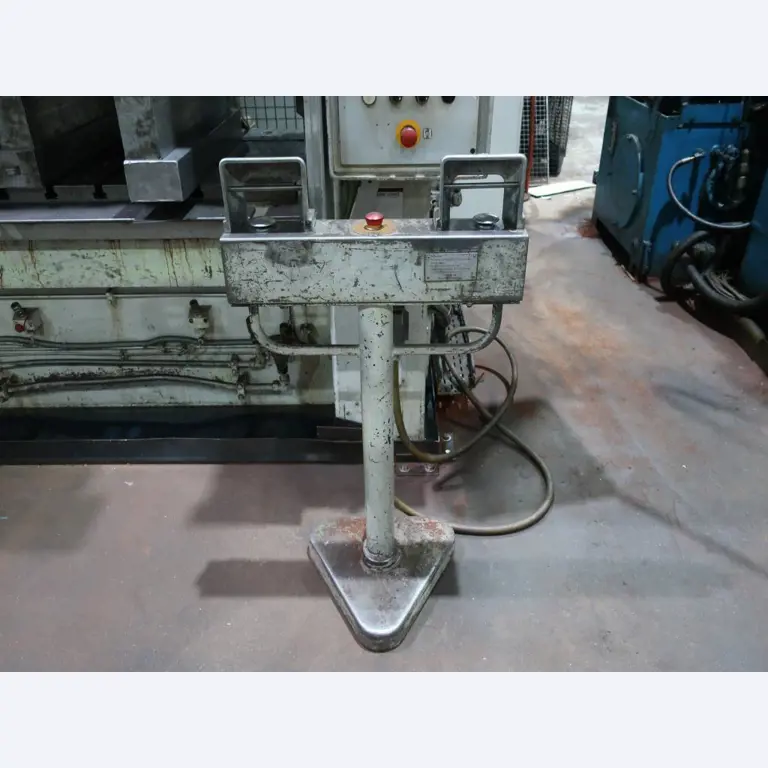 Máquinas para o processamento de chapas metálicas de espessura fina/média<br>(corte, perfuração, prensagem, dobragem)<br><font size="2">Em colaboração com a Hilco Industrial Acquisitions bv</font>-8