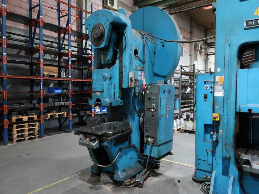 Machines for processing thin/medium thick sheet metal<br> (cutting, punching, pressing, bending)<br><font size="2">In collaboration with Hilco Industrial Acquisitions bv<br></font>-1